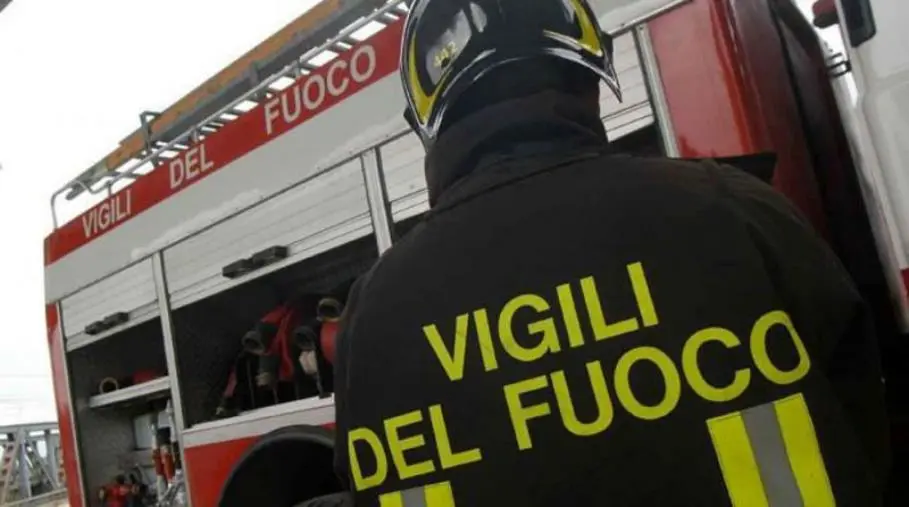 Trovato cadavere di un anziano tra le fiamme di un rogo nel Crotonese