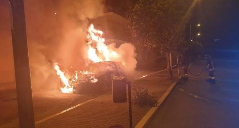 images Auto in fiamme nella notte a Corigliano. Non si esclude il dolo