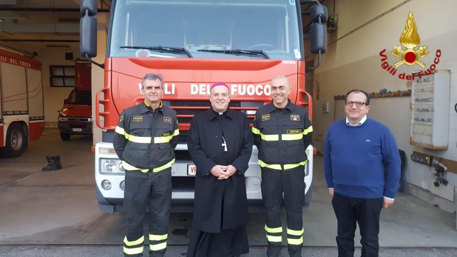 Il nuovo arcivescovo di Crotone in visita al Comando provinciale dei Vigili del Fuoco