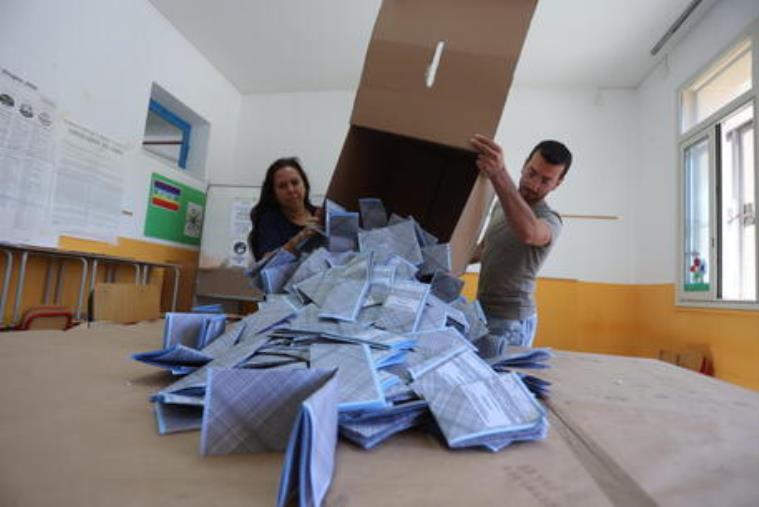images Ballottaggio a Catanzaro, alle 19 ha votato il 26,78% 